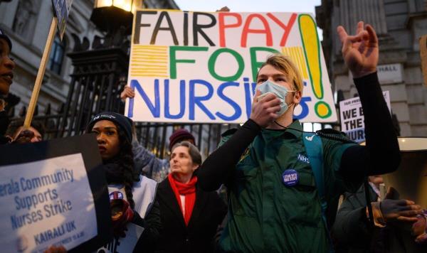 国民保健服务的工作人员再次请求部长们重新考虑罢工要求