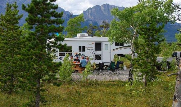 新艾伯塔省公园部长将专注于旅游业和开放新的露营地